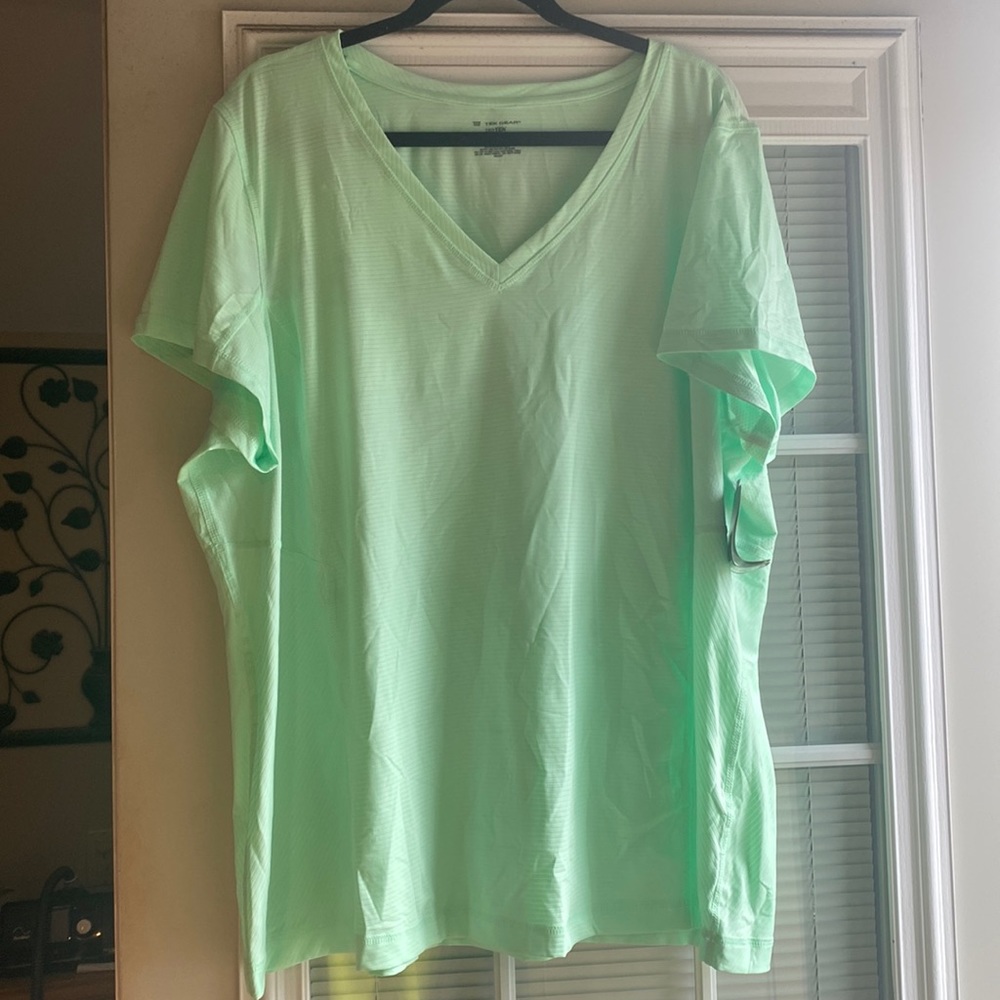 NWT Tek Gear v-neck short sleeve top - 3X